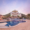 Отель Las Lomas Village Apartments, фото 1