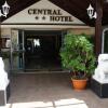 Отель Central Hotel в Сен-Дени