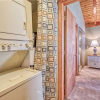 Отель Creekside, 4 Bedrooms, Pool Access, WiFi, Fireplace, Sleeps 10, фото 10