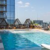Отель 20th floor condo with pool on Rainey St by Locale, фото 13