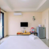 Отель Comfort Studio Room At Kebayoran Icon Apartment, фото 5