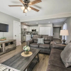 Отель Chic Townhome ~ 6 Mi to Talking Rocks Cavern!, фото 11