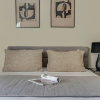 Отель Sanders Crystal - Dreamy 3-bdr Apt w Balconies, фото 2