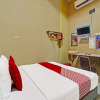 Отель OYO 91689 Homestay Syariah Imah 2, фото 12