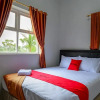 Отель RedDoorz @ City Park Medoho Semarang, фото 5