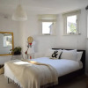 Отель Bright 1 Bedroom Flat With Garden In New Cross Gate, фото 5