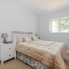 Отель Charming 5 Star 3 Bed London Flat, Garden, Parking, фото 2