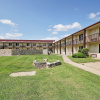 Отель Countryside Suites Kansas City Independence I-70E Sports Complex Hotel, фото 18