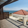 Отель Balcony Breeze @ Bayfront Villas Portmore, фото 12