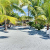 Отель Tropical Paradise - Three Bedroom Home, фото 11