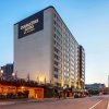 Отель DoubleTree Suites by Hilton Hotel Minneapolis в Миннеаполисе