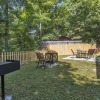Отель Thirsty Bear Den - Relaxing Pet Friendly Cabin In Gatlinburg 3 Bedroom Home by Redawning, фото 14