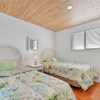 Отель Harmony Beach House, 3 Bedrooms, Sleeps 6, Ocean Front, Large Deck, фото 6