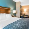 Отель Comfort Suites Fairview Heights, фото 34