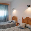 Отель Hostal Arias, фото 4