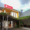 Отель RedDoorz Syariah @ Griya Hanum Condongcatur, фото 1