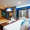 Отель CLOCKWORKORANGE Luxury Suites, фото 2