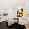 Отель Newcastle Short Stay Apartments - Birmingham Garden Townhouses, фото 9