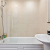 Отель Chic 1 BDR W/balcony in Greenwich, 7mins to st, фото 9