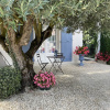 Отель Villa l'Olivier, Chambre d'Hôtes Les Volets Bleus, фото 21