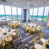 Отель DoubleTree by Hilton Chicago - North Shore Conference Center, фото 47