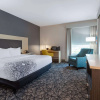 Отель La Quinta Inn & Suites by Wyndham Shorewood, фото 21