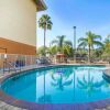 Отель Comfort Inn & Suites Orlando North, фото 17