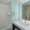 Отель Courtyard by Marriott Nassau Downtown/Junkanoo Beach, фото 9