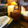 Отель Prestige Inn Golden, фото 2