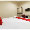 Отель RedDoorz near CBD Ciledug Family Mall, фото 5