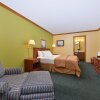 Отель Americas Best Value Inn Maumee Toledo в Моми