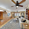 Отель New Listing! 2,000 Square Foot Near Plaza 3 Bedroom Home, фото 2
