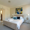 Отель Spacious 3 Bedroom Apartment in Chelsea, фото 2