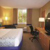 Отель La Quinta Inn & Suites by Wyndham Sarasota Downtown, фото 3