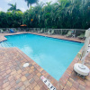 Отель Luxury Spacious Penthouse Beach View Treasure Island Pool HotTub, фото 15