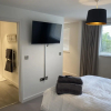 Отель Large Garden 2 Bed Apartment With Private Parking in Bath City, фото 5