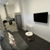 Отель Lovely 1-bed Apartment in Salford, фото 3