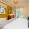 Отель Stunning 2 Bed Apt W Garden in Clapham, фото 4