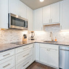 Отель Walk To Ski, Stylish & Bright! Ground Floor, Hot Tub, Pool 1 Bedroom Condo by RedAwning, фото 2