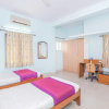 Отель OYO 11592 Hotel Red Carpet Residence, фото 3