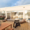 Отель Currawong Close - Heated Pool, Home Theatre, WiFi, 4 bdrm, Pool Table, фото 6