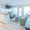 Отель Beach Daze 1 Bedroom Condo, фото 5