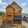 Отель A Cabin On The Rocks - 3 Bedrooms, 3.5 Baths, Sleeps 10 3 Cabin by RedAwning, фото 3