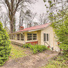 Отель Cozy Wooded Retreat: 2 Mi to Dtwn Brevard!, фото 14