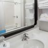 Отель Hampton Inn & Suites Teaneck Glenpointe, фото 35