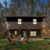Отель Secluded And Quiet Cabin: The Bear Necessities 3 Bedroom Cabin by Redawning, фото 1