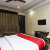 Отель Samrat BY OYO Rooms, фото 10