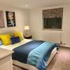Отель Gorgeous Cosy Home 2 Miles From Heathrow Airport, фото 5