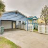 Отель Galveston Cottage ~ 1 Mi to Beach: Pet Friendly!, фото 15