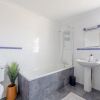 Отель Spacious 3 Bedroom Flat in Brixton, фото 9